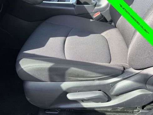 Used 2022 Toyota RAV4 LE AWD/4WD image 5