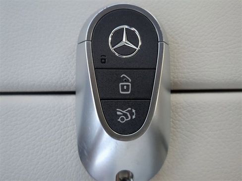 Used 2023 Mercedes-Benz C 300 Sedan image 30