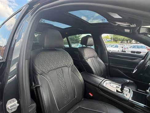 Used 2018 BMW 750i RWD image 16
