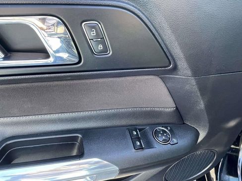 Used 2017 Ford Mustang Coupe image 16