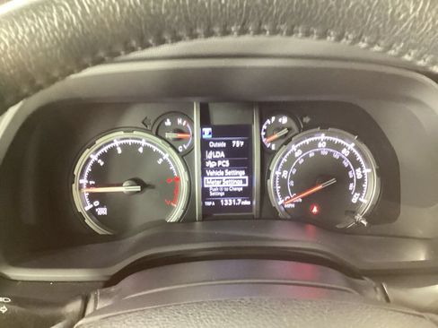 Used 2021 Toyota 4Runner Venture w/ Moonroof Package AWD/4WD image 19