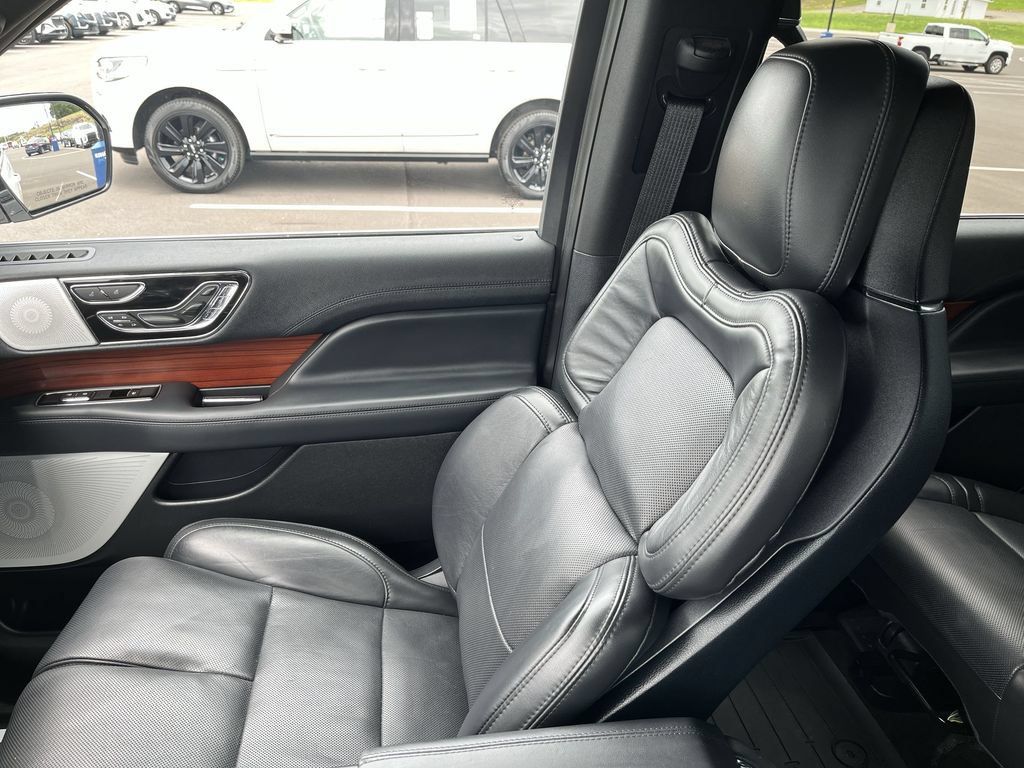 Used 2022 Lincoln Navigator Reserve AWD/4WD image 25