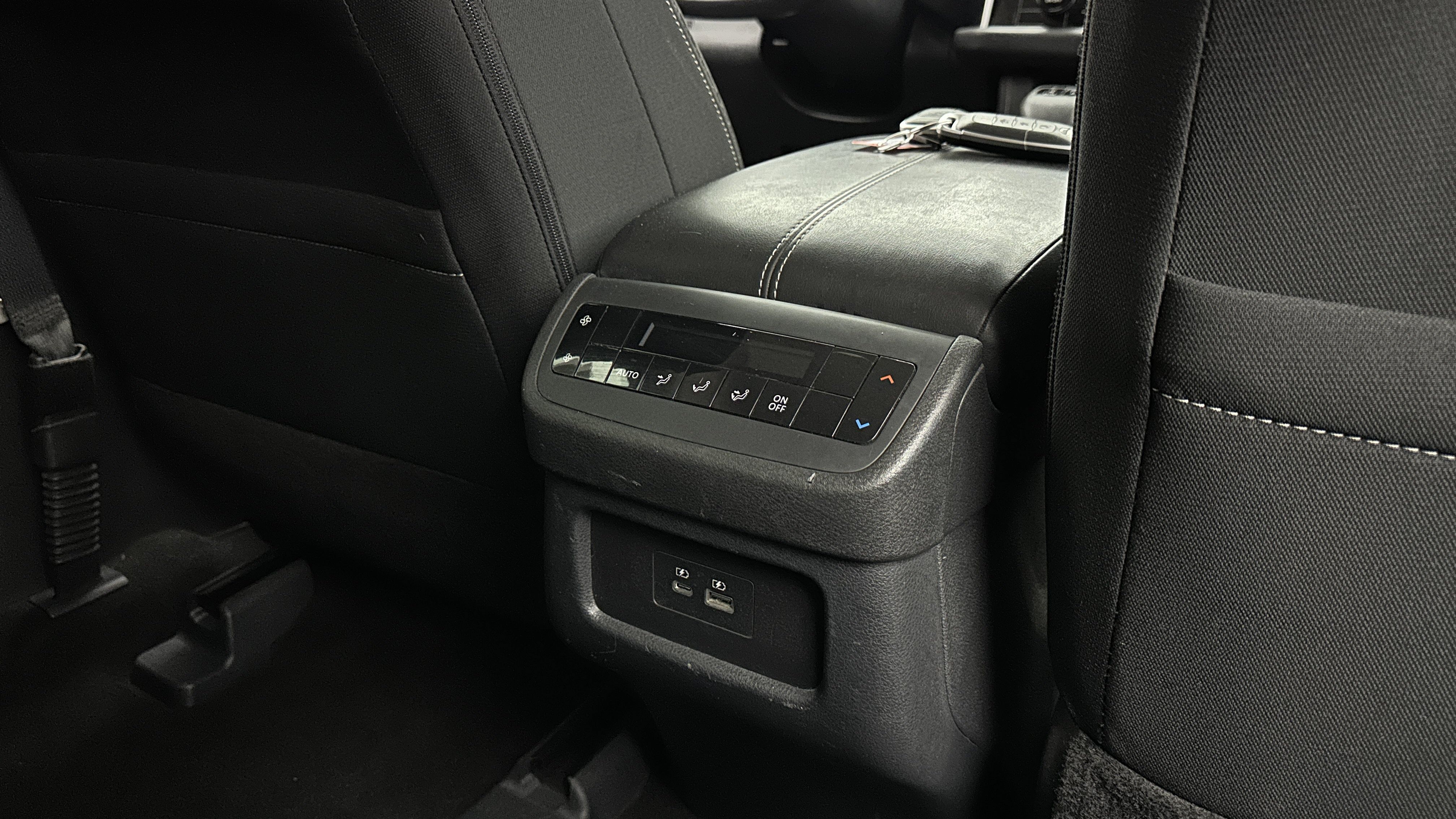 Used 2024 Nissan Pathfinder SV FWD image 31