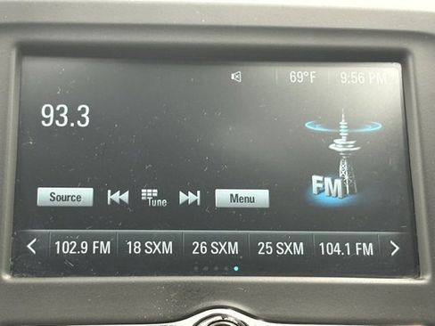 Used 2018 Chevrolet Malibu LT image 18