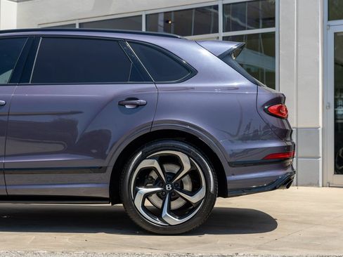 Certified 2023 Bentley Bentayga AWD/4WD image 19