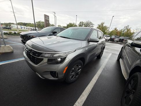 Used 2024 Kia Seltos LX AWD/4WD image 3