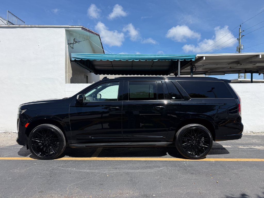 Used 2022 Cadillac Escalade ESV Sport RWD image 3