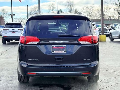 Used 2017 Chrysler Pacifica Limited FWD image 8