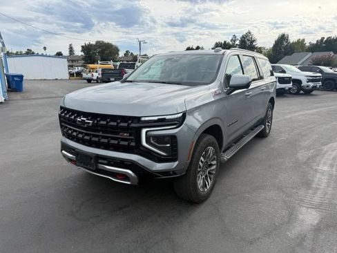 Used 2025 Chevrolet Suburban Z71 AWD/4WD image 5