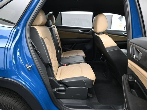Used 2025 Volkswagen Atlas Cross Sport SE FWD image 34
