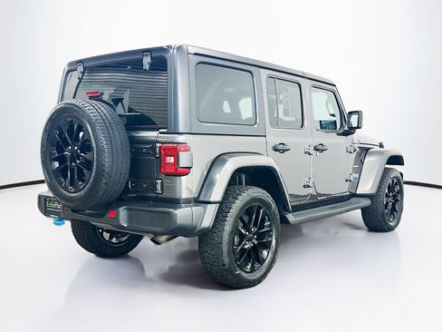 Used 2022 Jeep Wrangler Unlimited Sahara w/ Dual Top Group AWD/4WD image 9