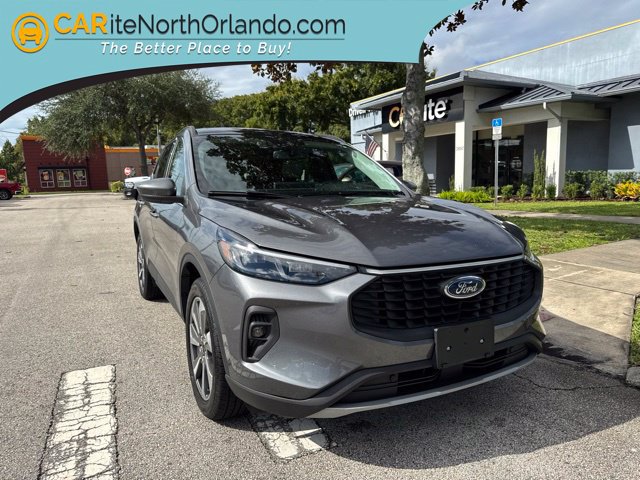 Used 2025 Ford Escape Platinum AWD/4WD image 1
