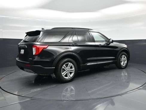 Used 2022 Ford Explorer XLT AWD/4WD image 24