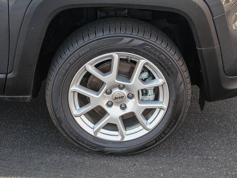 Used 2023 Jeep Renegade Latitude AWD/4WD image 29