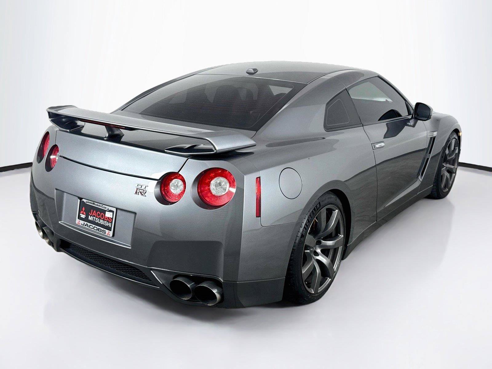 Used 2009 Nissan GT-R Premium AWD/4WD image 5