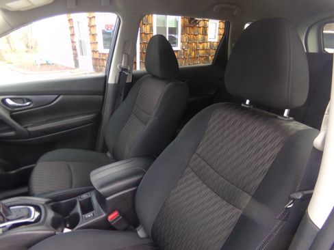 Used 2018 Nissan Rogue SV w/ Premium Package image 22