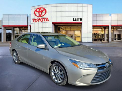 Used 2015 Toyota Camry XLE image 3