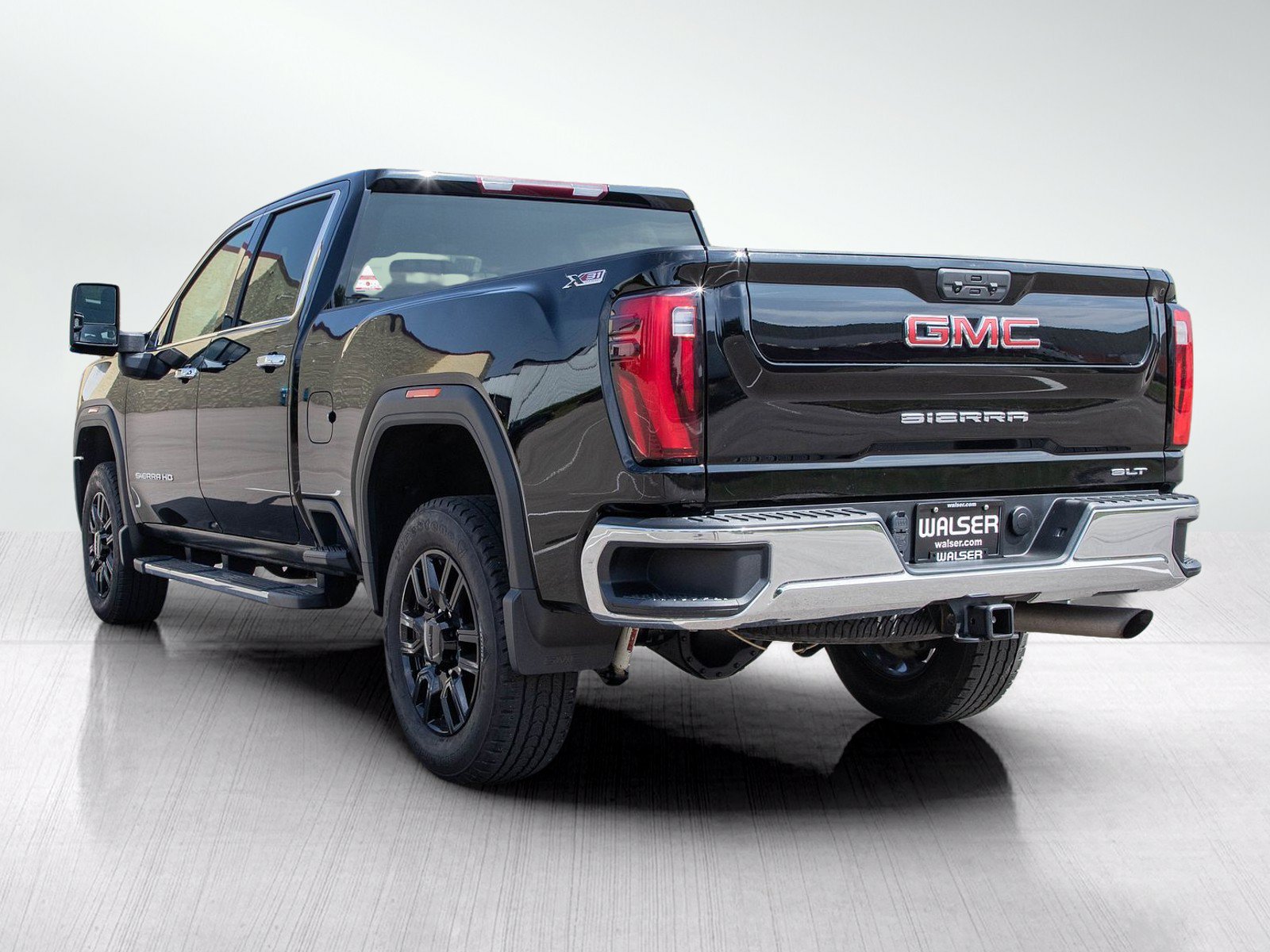 Used 2024 GMC Sierra 2500 SLT AWD/4WD image 3