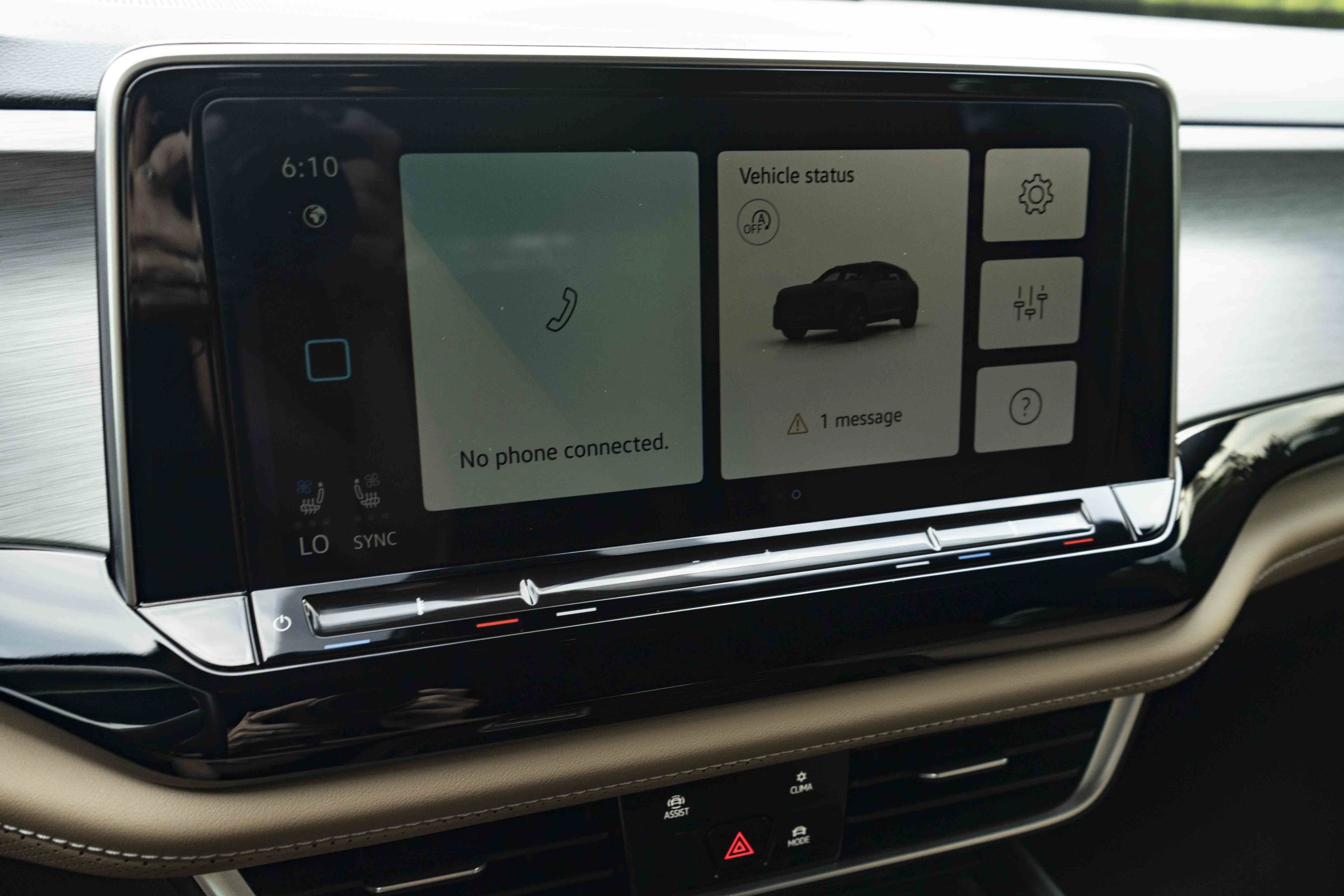 Certified 2024 Volkswagen Atlas Cross Sport SE FWD image 25