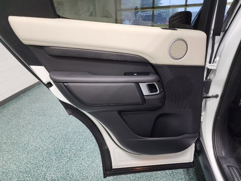 Used 2022 Land Rover Discovery S R-Dynamic image 22