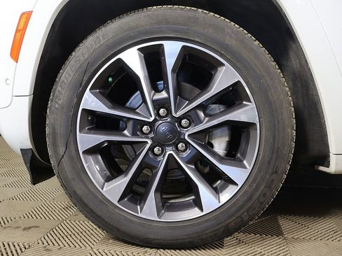 Used 2023 Jeep Grand Cherokee Overland AWD/4WD image 23