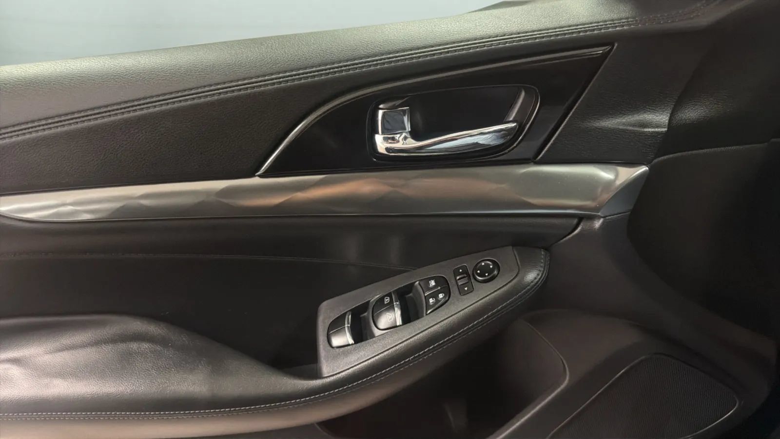 Used 2017 Nissan Maxima SR w/ Midnight Edition FWD image 17