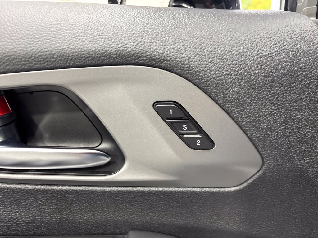 Used 2025 Chrysler Pacifica Select FWD image 37