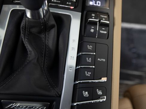 Certified 2021 Porsche Macan S AWD/4WD image 33