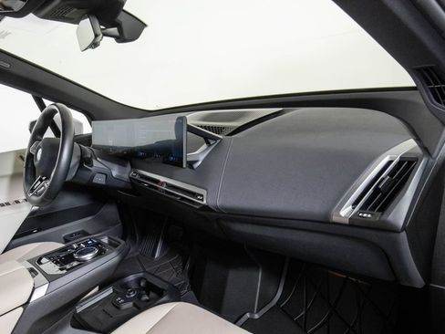 Used 2025 BMW iX xDrive50 AWD/4WD image 19