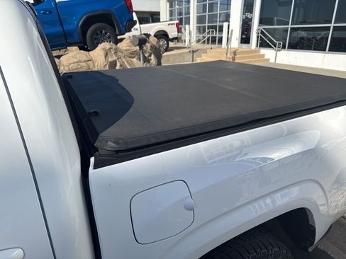 Used 2020 Toyota Tacoma SR image 9