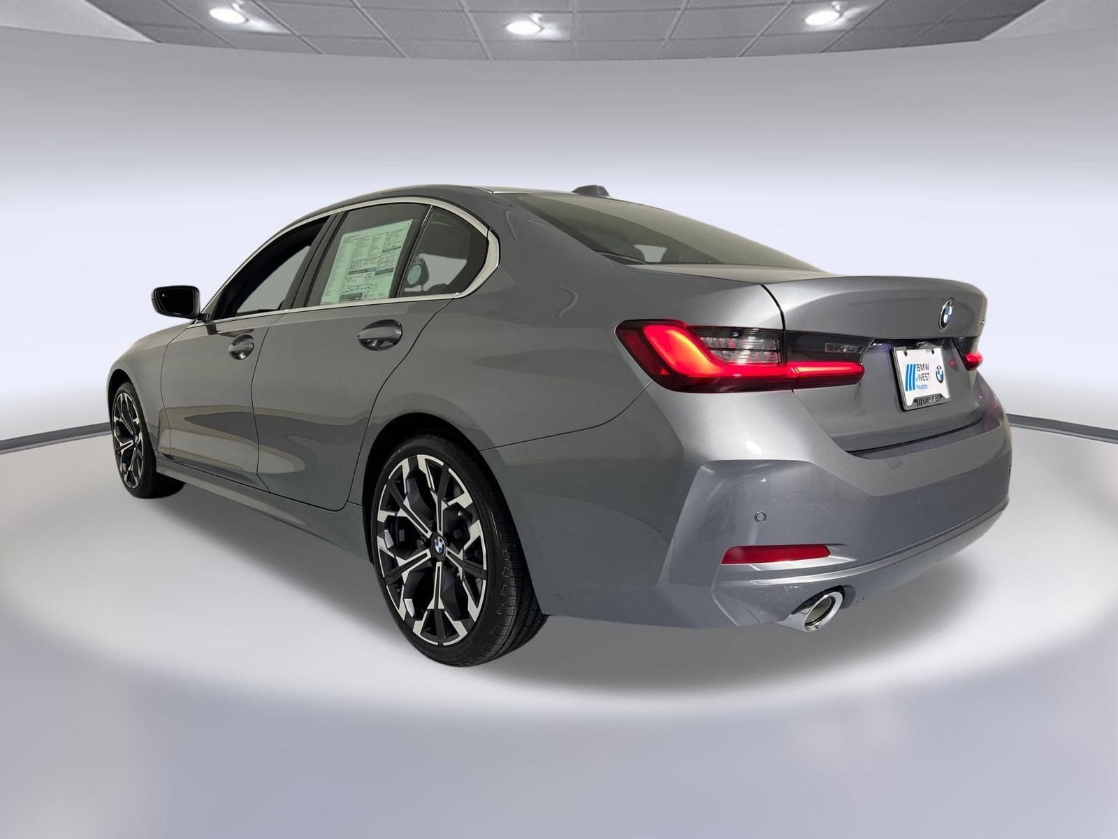 Used 2026 BMW 330i Sedan w/ Convenience Package RWD image 3