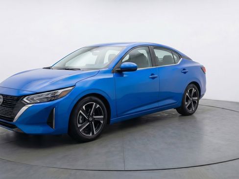 Used 2025 Nissan Sentra SV image 3