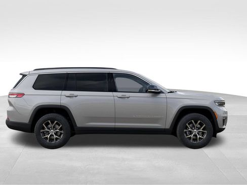 Used 2025 Jeep Grand Cherokee L Limited w/ Luxury Tech Group II AWD/4WD image 22