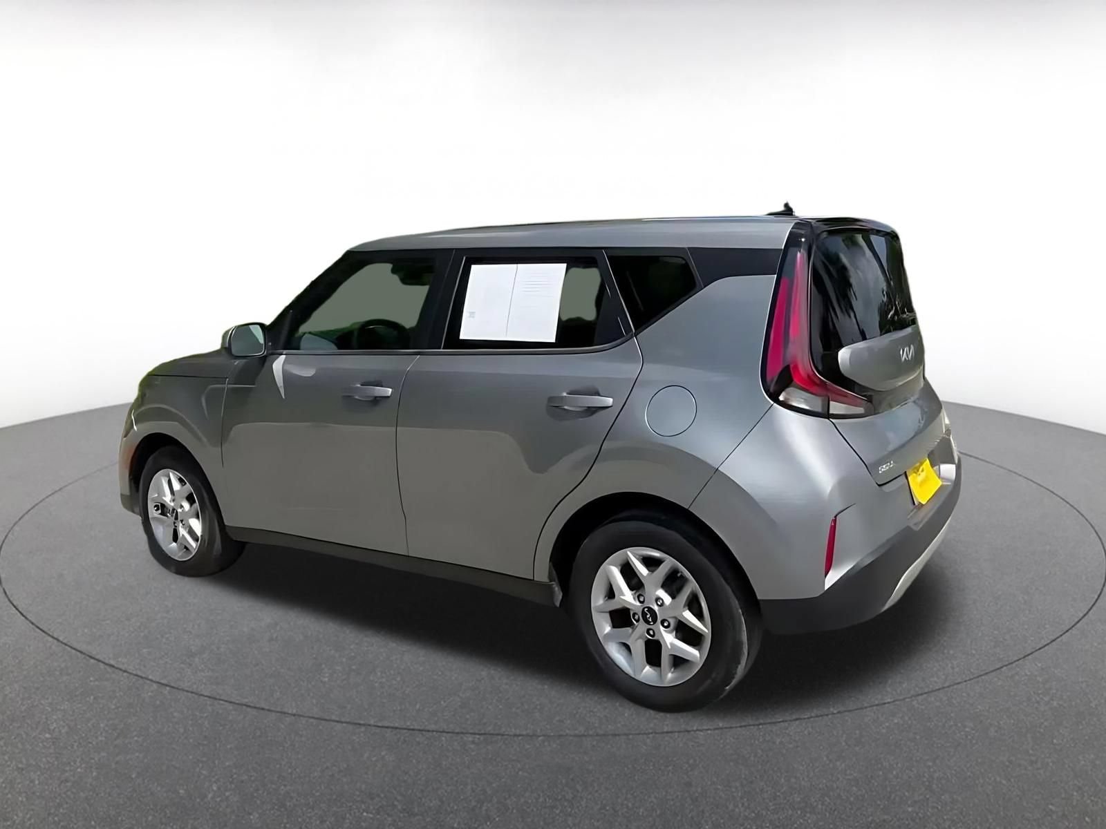 Used 2025 Kia Soul LX w/ LX Technology Package FWD image 9