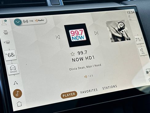 New 2025 Land Rover Discovery Sport S image 19