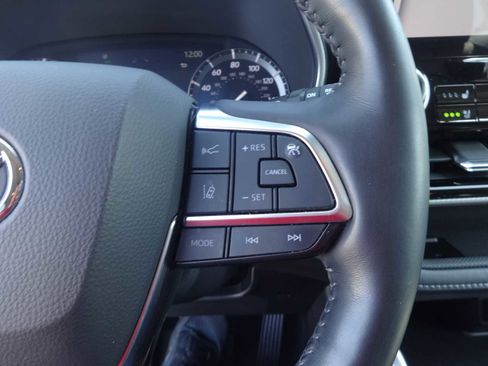 Used 2021 Toyota Highlander Platinum image 17