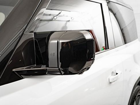 Used 2023 Land Rover Defender 90 S image 15