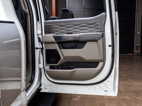 Used 2025 Ford F350 Platinum w/ Platinum Plus Package image 39