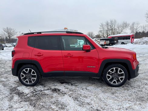 Used 2016 Jeep Renegade Latitude image 6