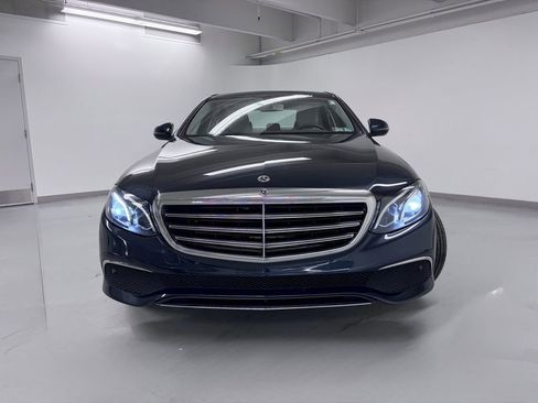 Used 2017 Mercedes-Benz E 300 4MATIC image 2