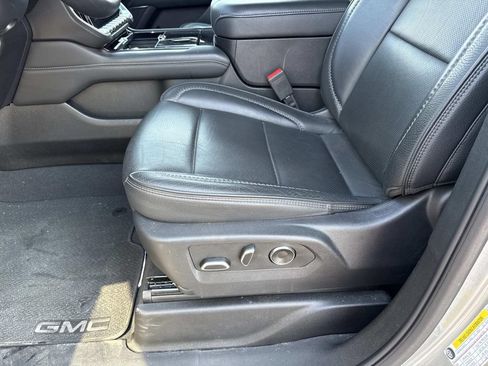 Used 2025 GMC Yukon Denali AWD/4WD image 10