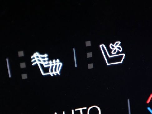 Used 2025 GMC Yukon AT4 Ultimate w/ LPO, Illumination Package image 31