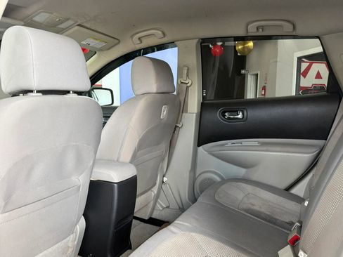 Used 2013 Nissan Rogue SV AWD/4WD image 16