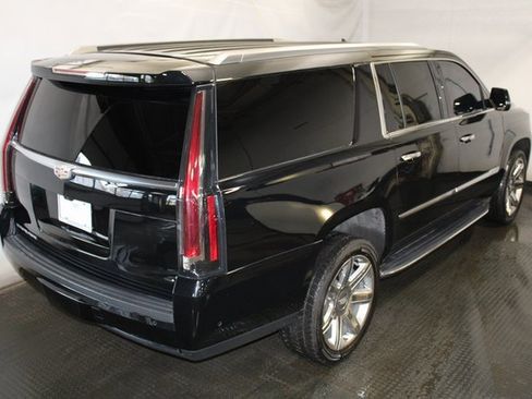 Used 2019 Cadillac Escalade ESV Premium Luxury image 4