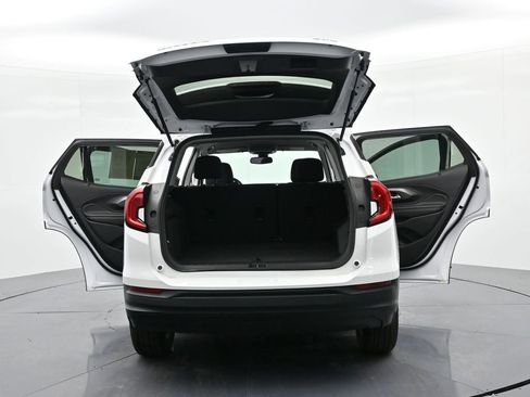 Used 2024 GMC Terrain SLE image 25