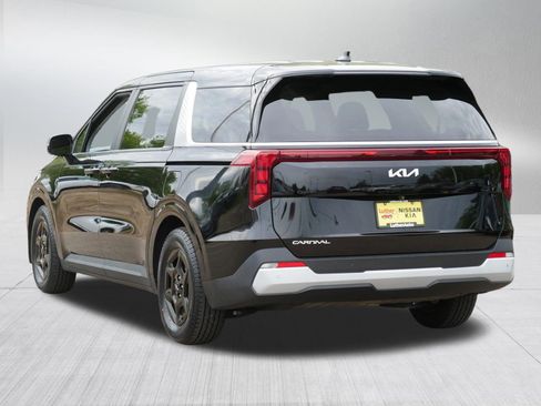 Used 2025 Kia Carnival FWD image 5