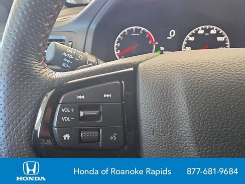 Used 2025 Honda Ridgeline Black Edition image 12