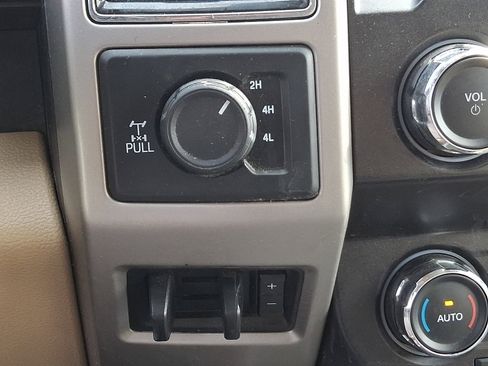 Used 2020 Ford F250 Lariat w/ Chrome Package image 25