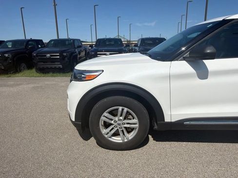 Used 2023 Ford Explorer XLT w/ Equipment Group 202A AWD/4WD image 10
