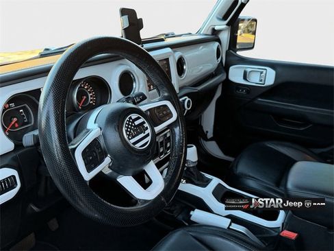 Used 2020 Jeep Wrangler Unlimited Sahara image 12